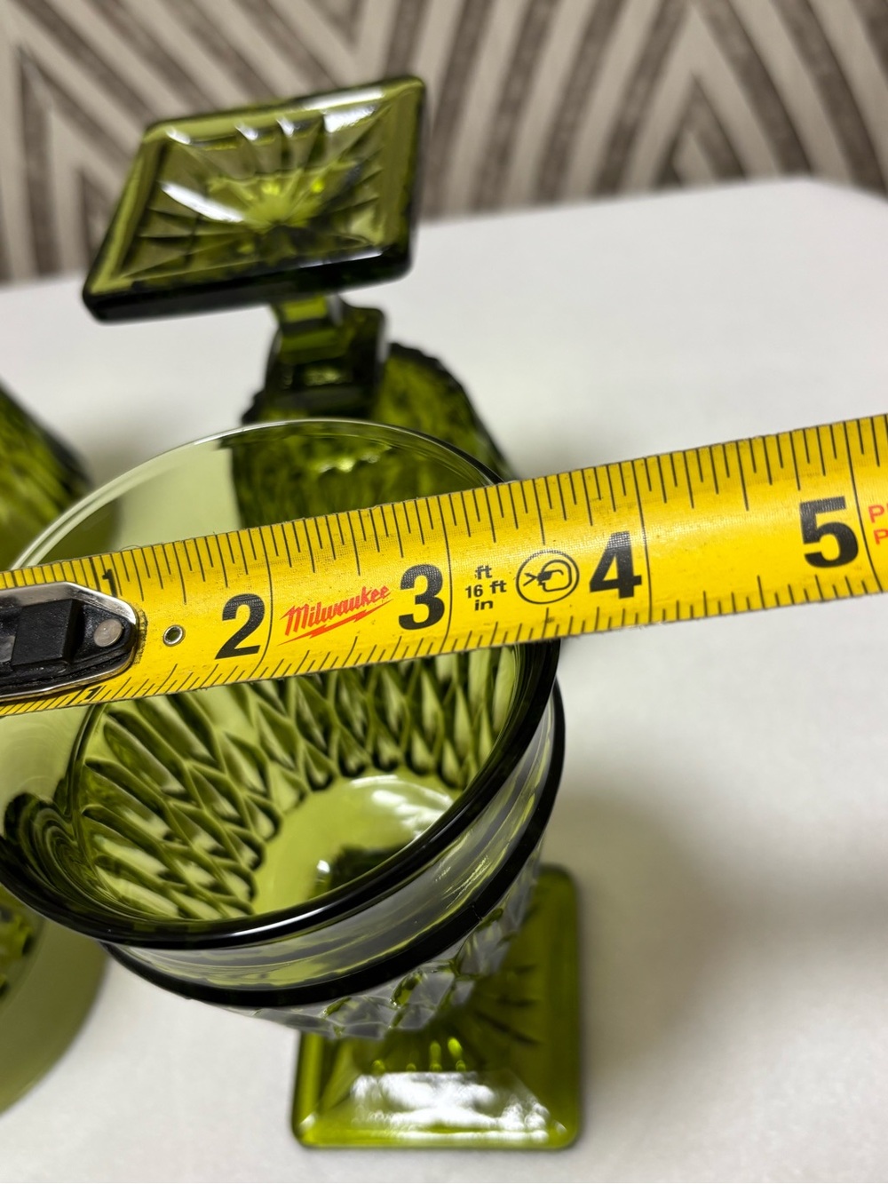 Four vintage olive green glass goblets square base - Picture 12 of 12